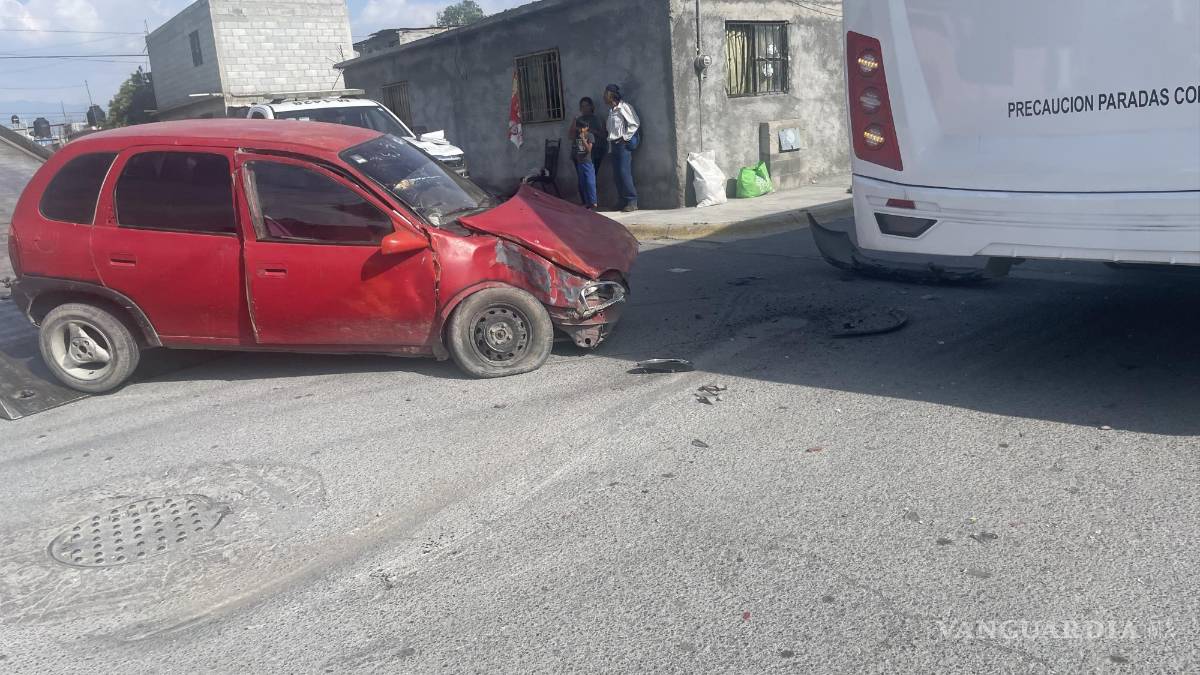 Chofer arriesga a trabajadores, se pasa alto en la Omega, en Saltillo