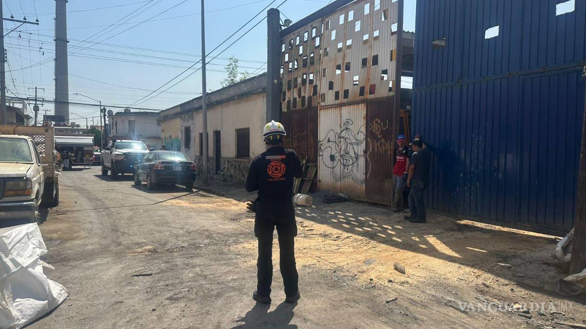 Atienden derrame de ácido en la vía pública en Monterrey, Nuevo León