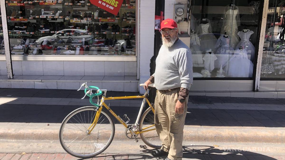 Saltillo: el mecánico de autos que prefiere andar en bicicleta