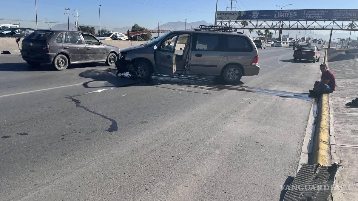 Saltillo: joven choca su camioneta recién adquirida, pero culpa a otro conductor