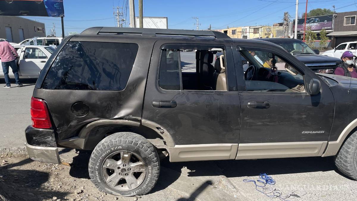 Aparatoso choque en La Herradura, en Saltillo; huyen responsable y afectado