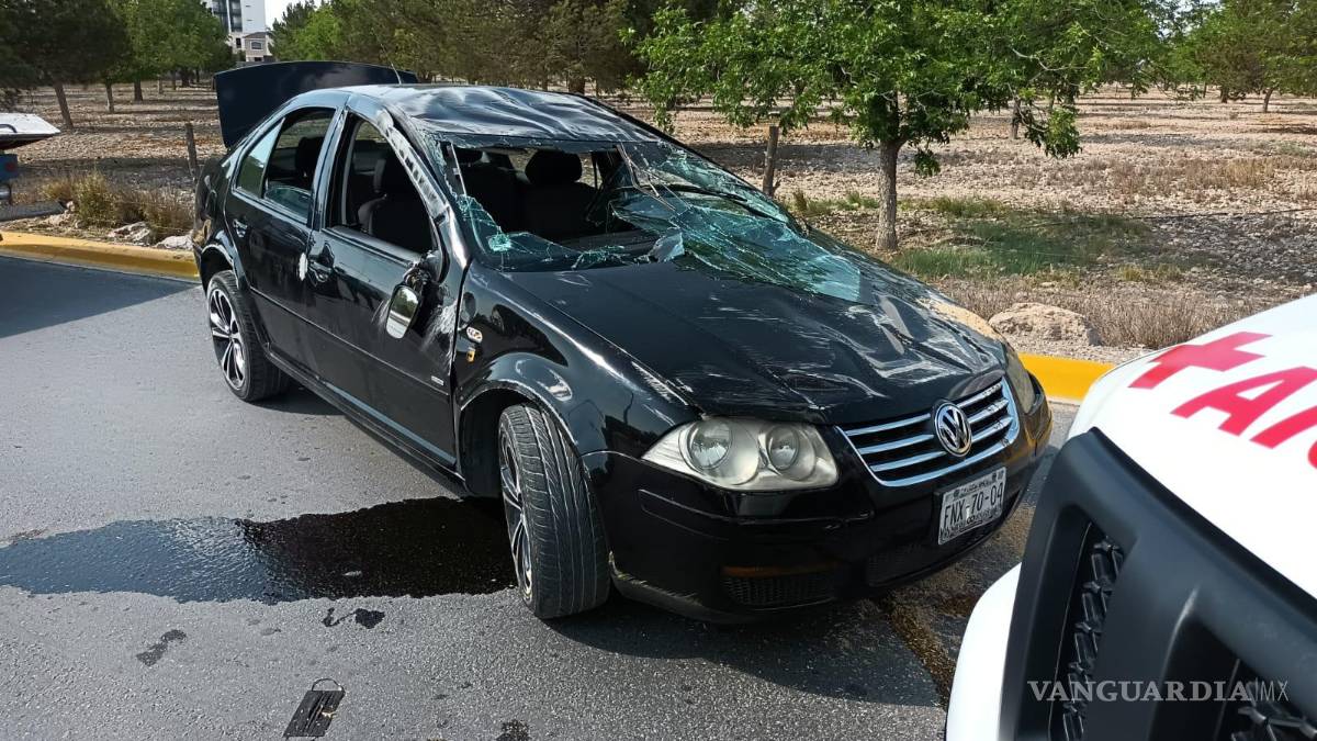 Mujer choca en bulevar Colosio; resulta herida