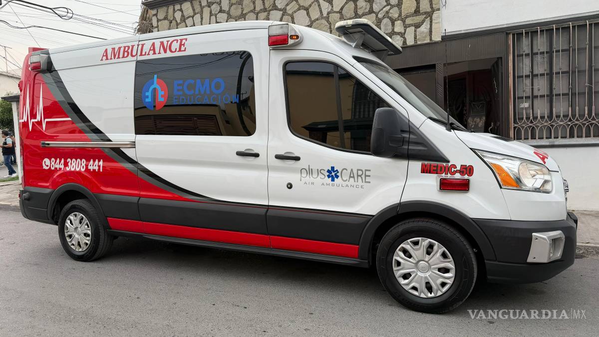 Conductora se impacta contra reja tras accidente, en Saltillo