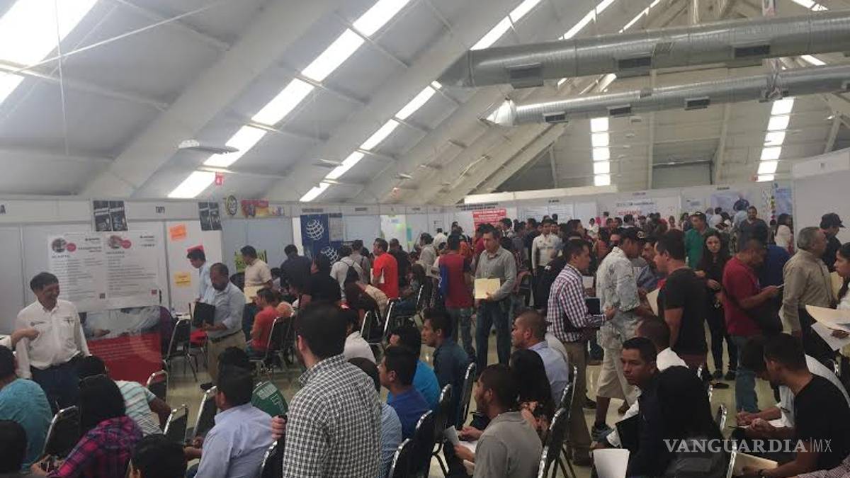 Ofrecen sueldos de 6 a $80 mil en Feria de Empleo