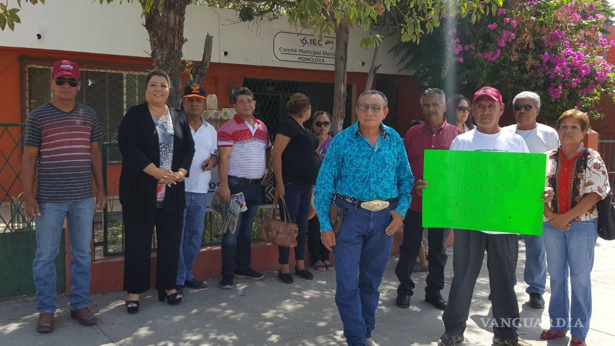 'Fuera regidurías a modo', exigen simpatizantes de Morena en Monclova
