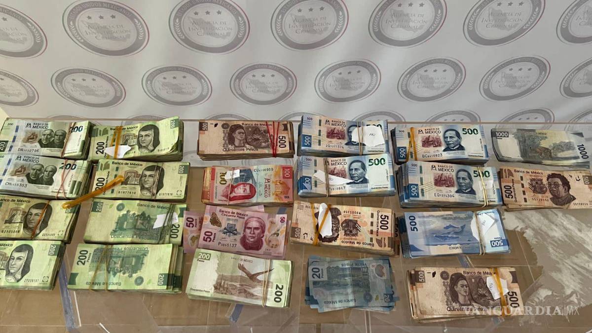 En Nuevo León detienen a dos hombres con más de medio millón de pesos oculto en tractocamión