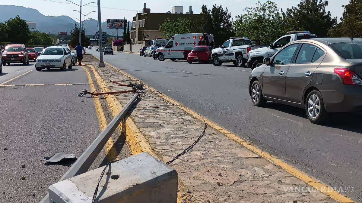 Mujer choca en bulevar Colosio; resulta herida