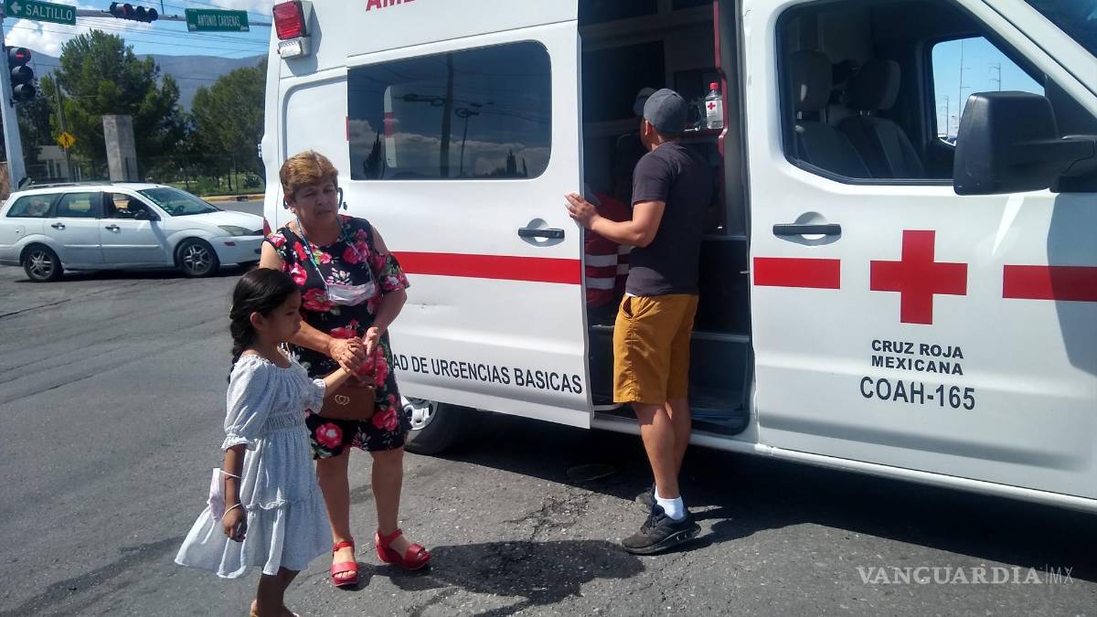 Conductora se pasa alto y causa choque, al sur de Saltillo