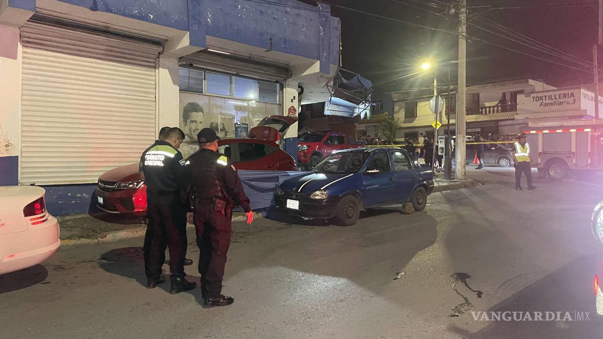 Muere albañil prensado entre dos vehículos en Saltillo; conductor fue detenido