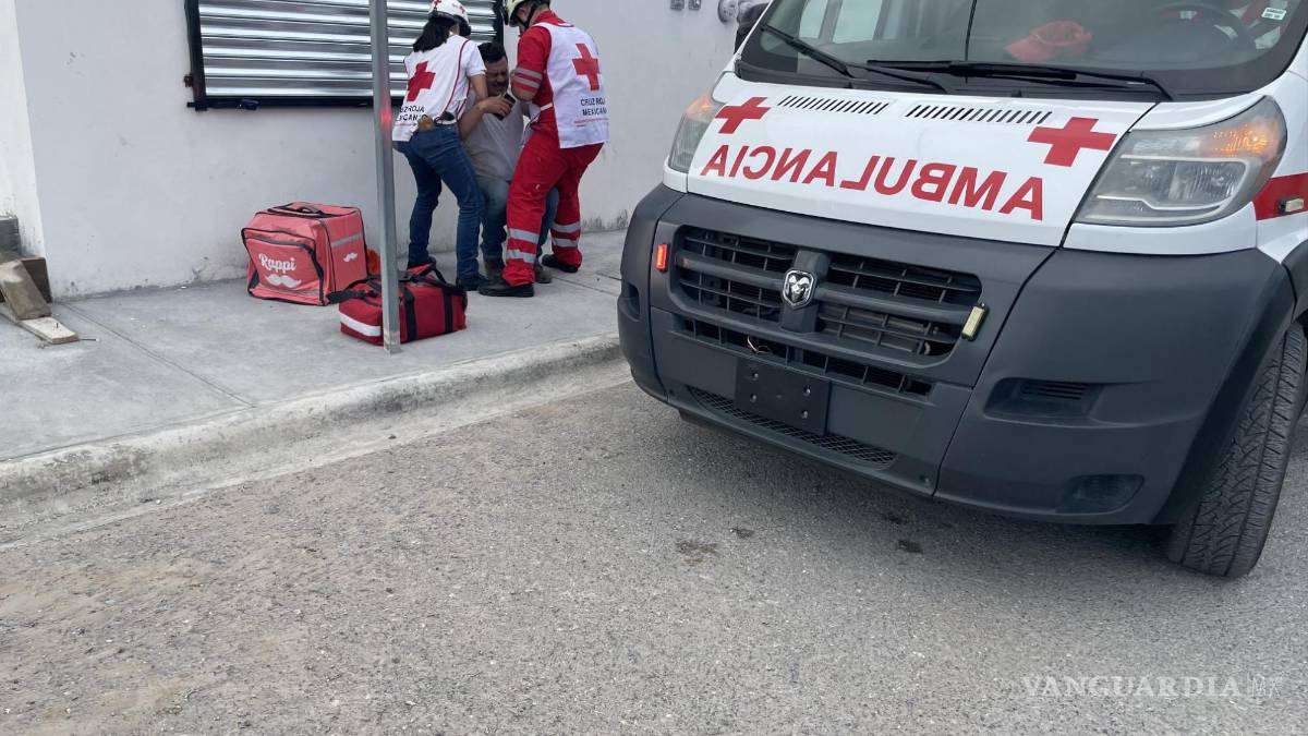 Conductor en Saltillo embiste a un motociclista; después huye