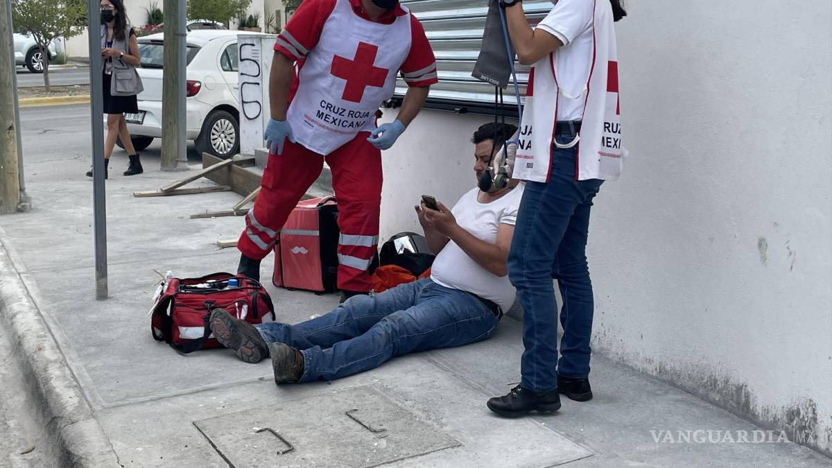 Conductor en Saltillo embiste a un motociclista; después huye