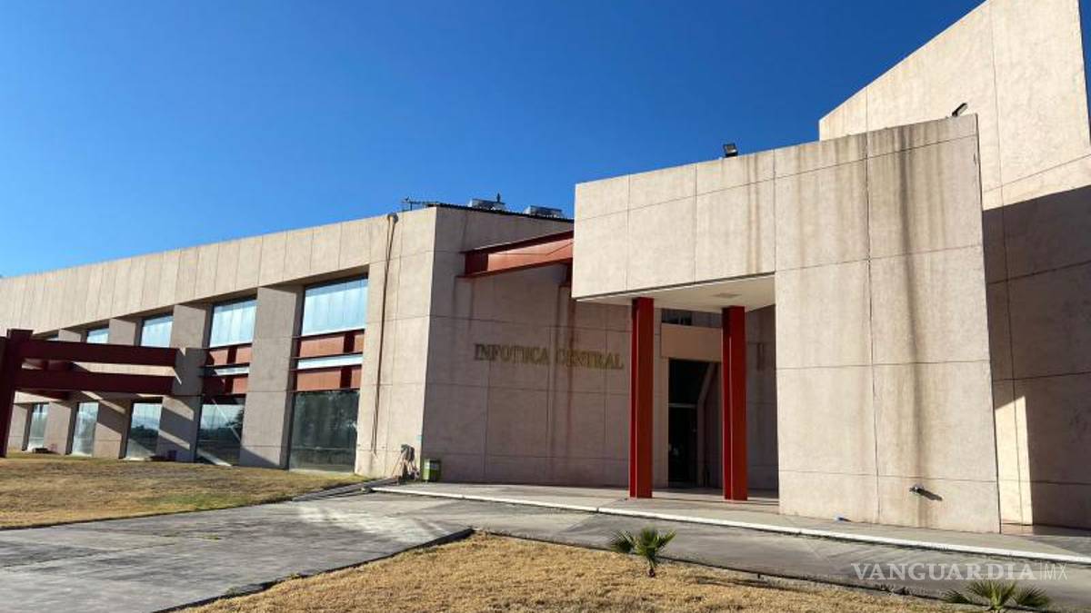 Felices 25 años: sobrevive Infoteca Central de la UAdeC en Monclova, por uso que algunos alumnos le dan