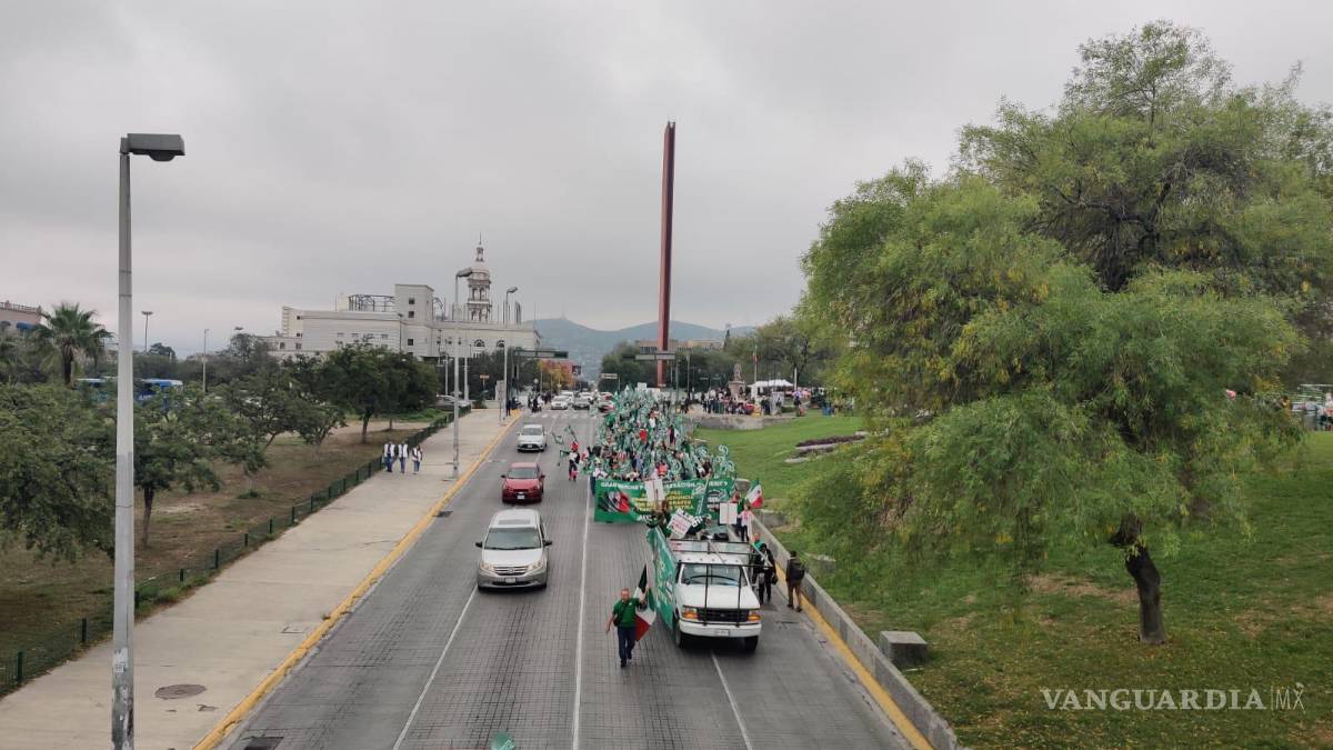 Marcha Frena en Nuevo León por renuncia de López Obrador y en defensa del INE
