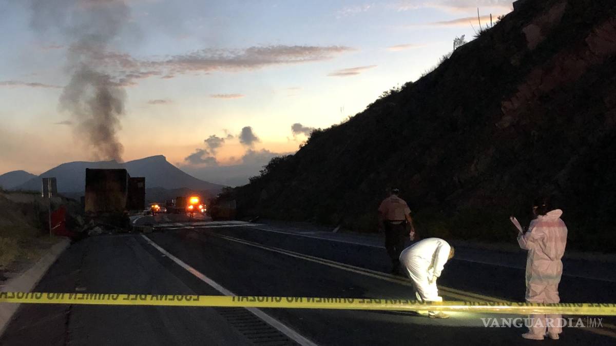Perecen calcinados dos hermanitos en tráiler
