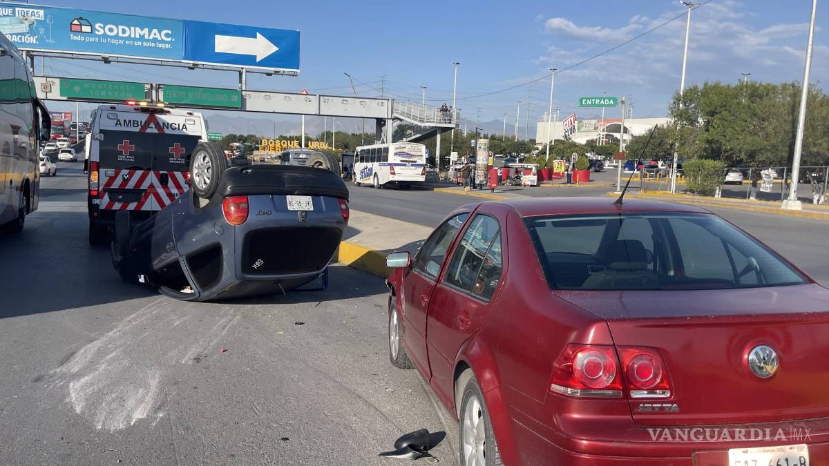 Accidente vial en el periférico Luis Echeverría Álvarez de Saltillo causa cierre de tráfico