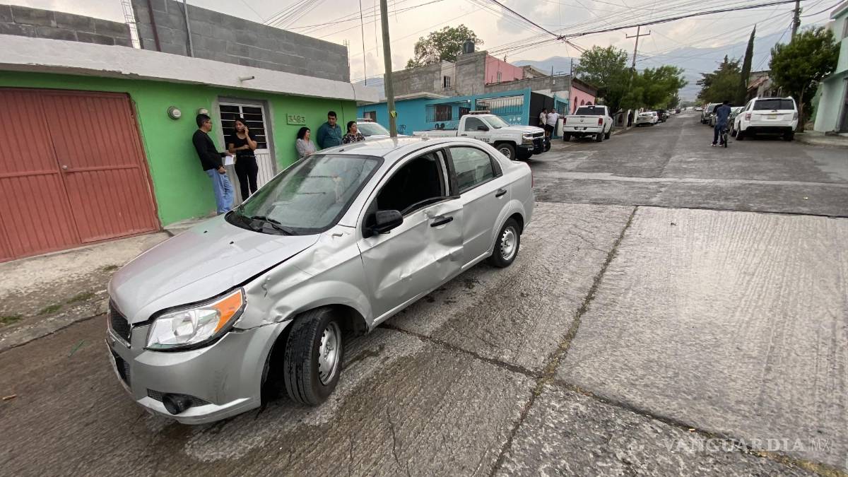 Motociclista adolescente choca contra automóvil en la colonia Morelos de Saltillo