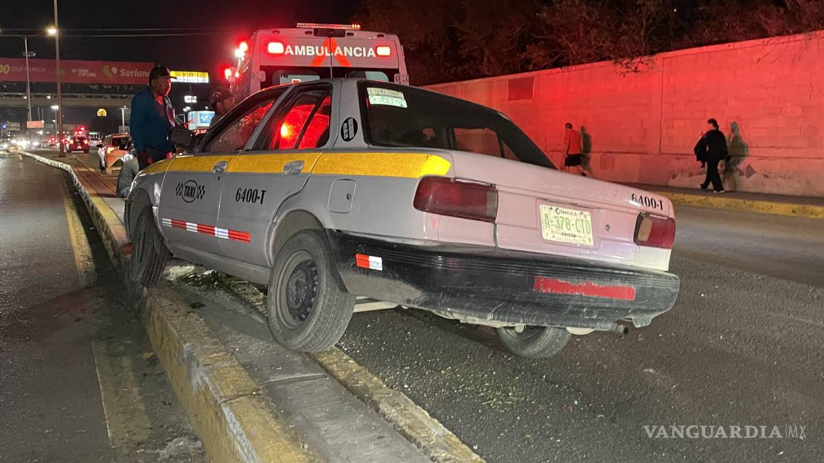 Taxista choca y lesiona a su pasajero, en Saltillo