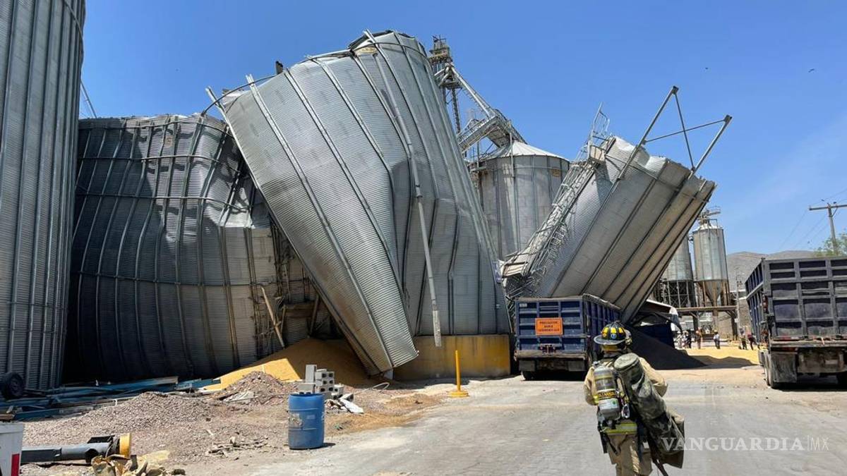 Sigue un trabajador atrapado tras colapso de silos en Torreón