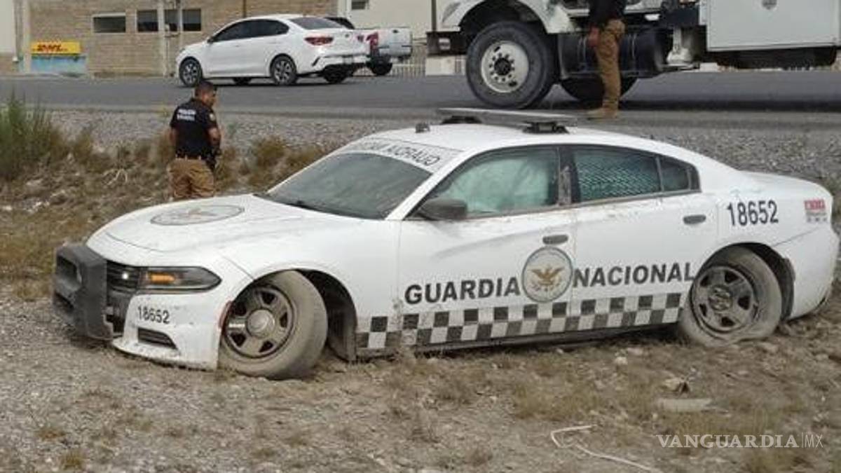 Tras chocar con un camión en Saltillo, vuelcan elementos de la Guardia Nacional