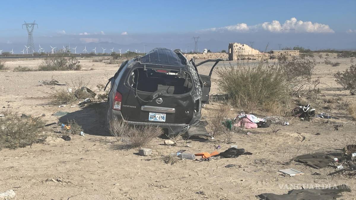 Familia de Oklahoma sufre volcadura en carretera Saltillo-Torreón; fallece joven de 18 años