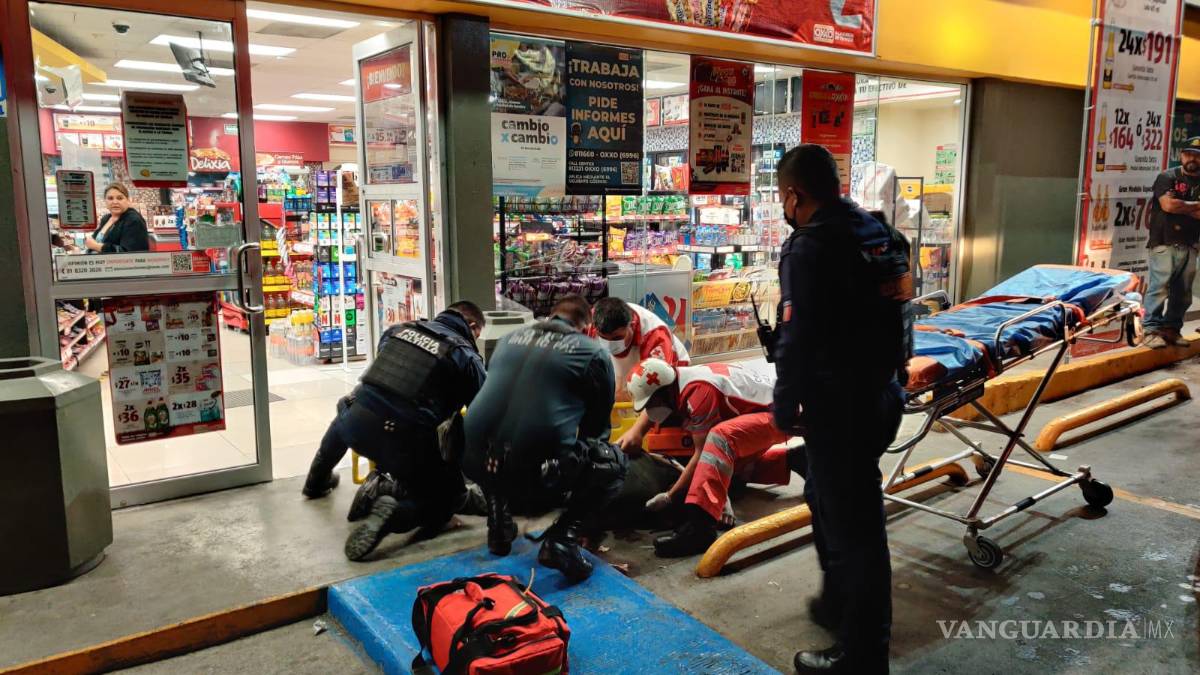 Saltillo: hombre sufre accidente en estacionamiento