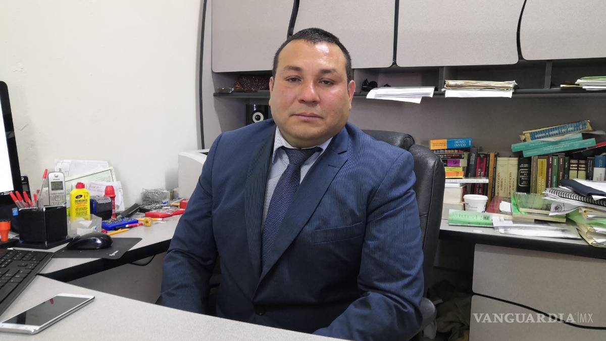 Policías estatales intentan intimidar a abogado de Monclova