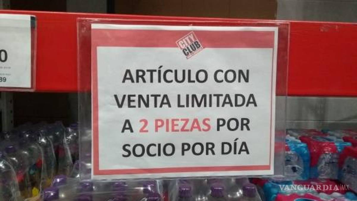 Restringen venta de agua en Saltillo por compras masivas de regios; ponen freno en centros comerciales