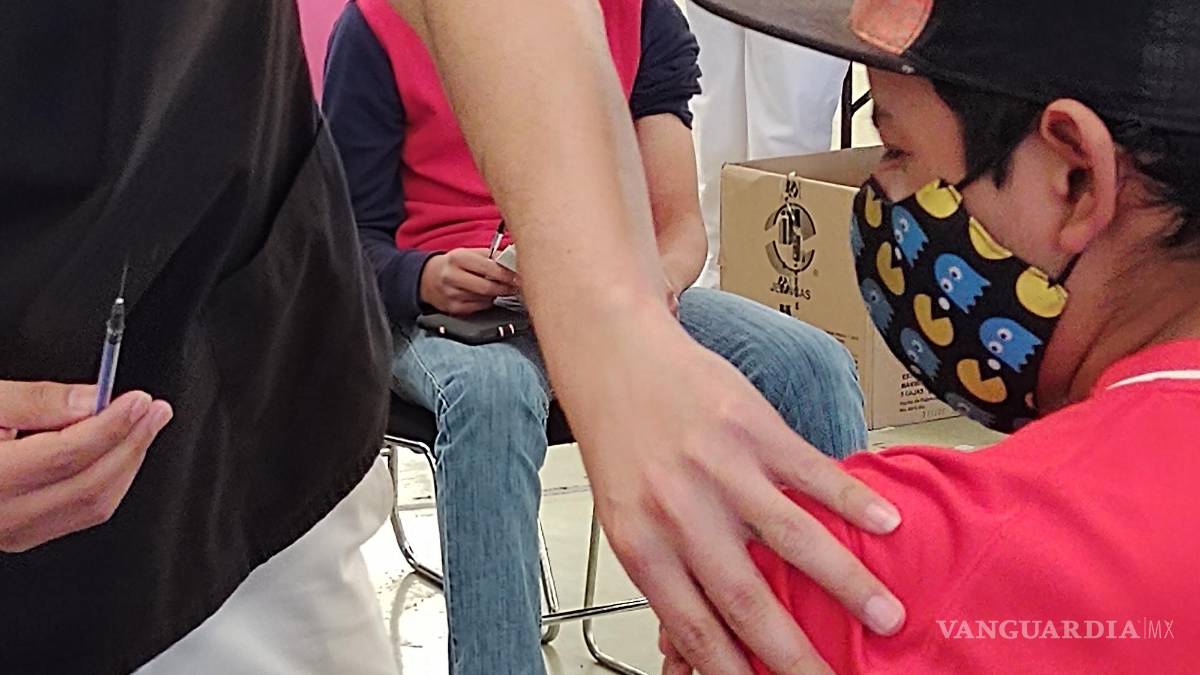 Destinan más de 20 mil vacunas Pfizer para menores de 14 años y rezagados de 17 años para sureste de Coahuila