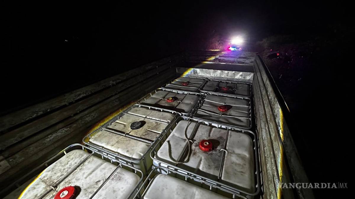 Recuperan camión robado con 8 mil litros de huachicol en Villagrán, Guanajuato