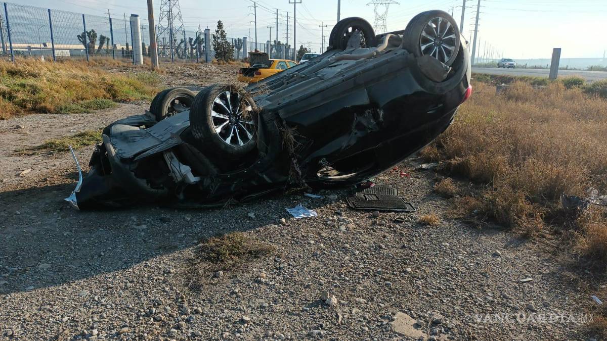 Regio dormita y se vuelca en la Monterrey-Saltillo; no requirió traslado a hospital