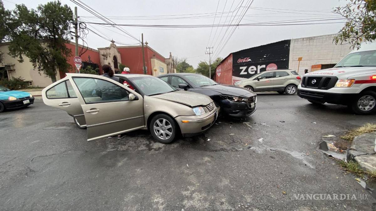 Choque deja lesionada a mujer de la tercera edad en el centro de Saltillo