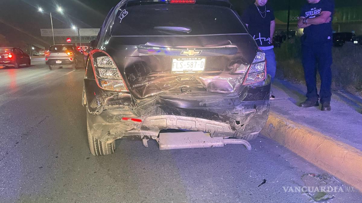 Conductor alcoholizado choca por alcance y termina herido, en Saltillo