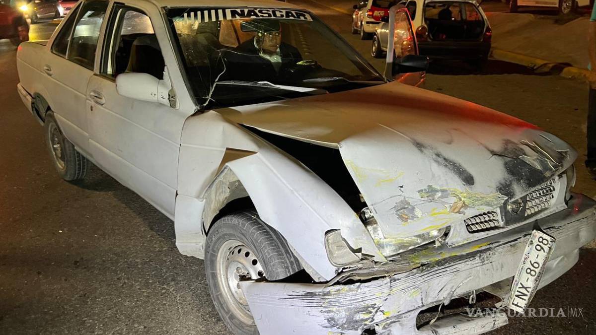 Taxista y su familia resultan heridos en percance al sur de Saltillo