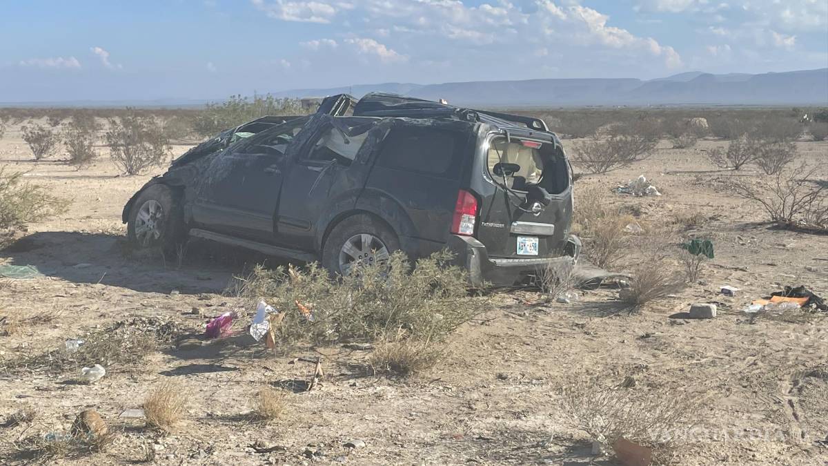 Familia de Oklahoma sufre volcadura en carretera Saltillo-Torreón; fallece joven de 18 años