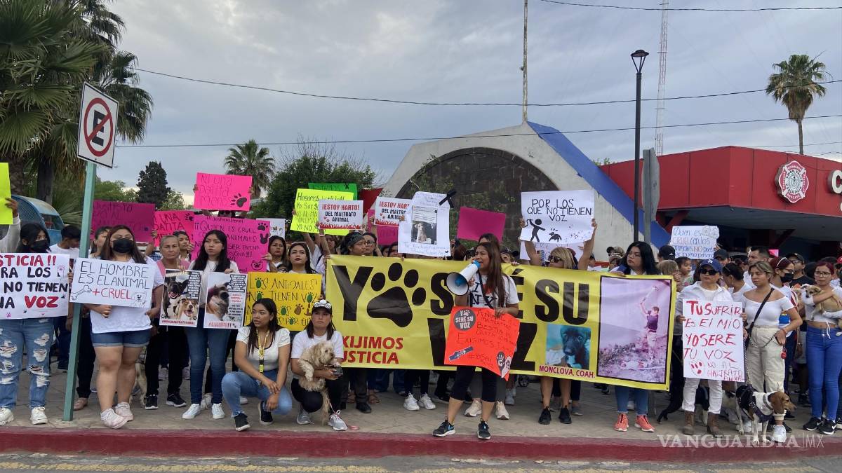 ‘Bomberos asesinos’; ciudadanos exigen justicia por muerte de perritos en Monclova
