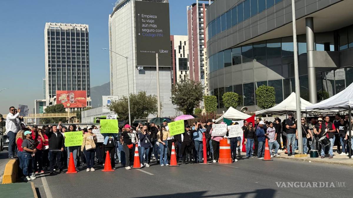 Empleados del Poder Judicial de la Federación desquician Monterrey con bloqueo