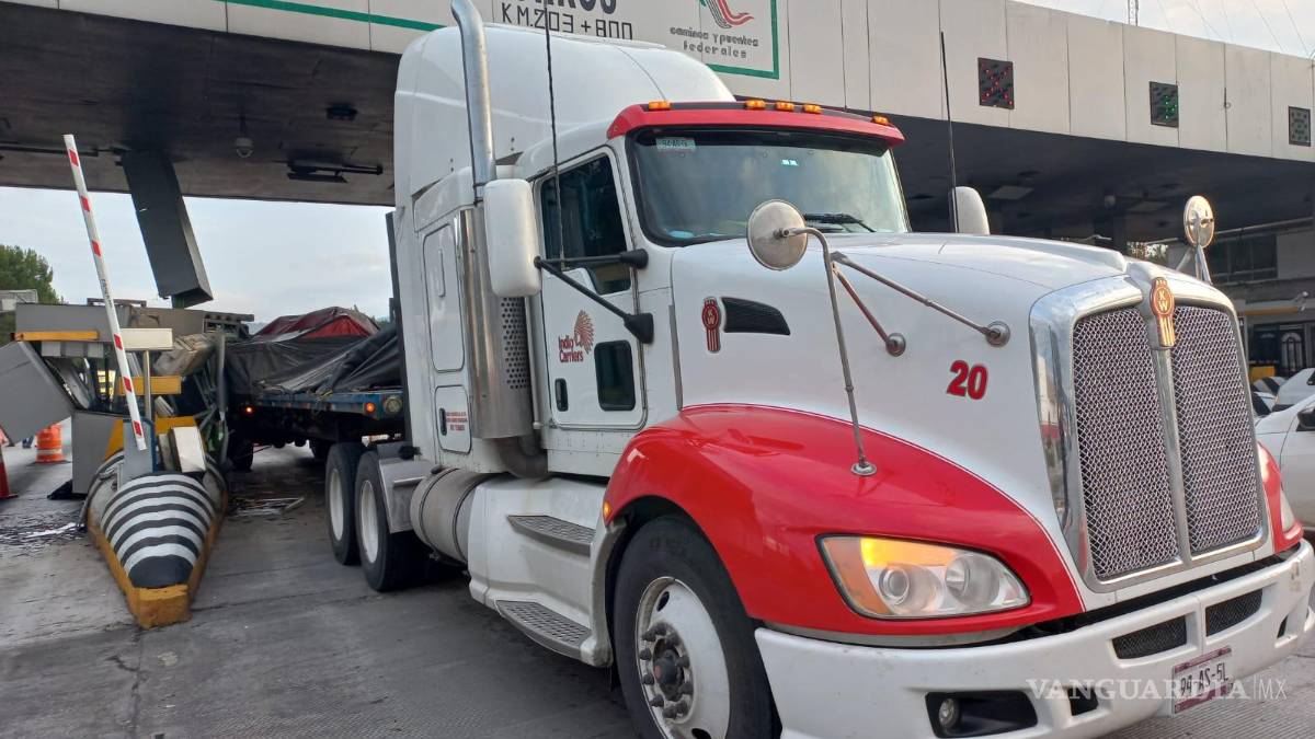 Doble accidente en la Carretera Saltillo-Matehuala bloquea la circulación