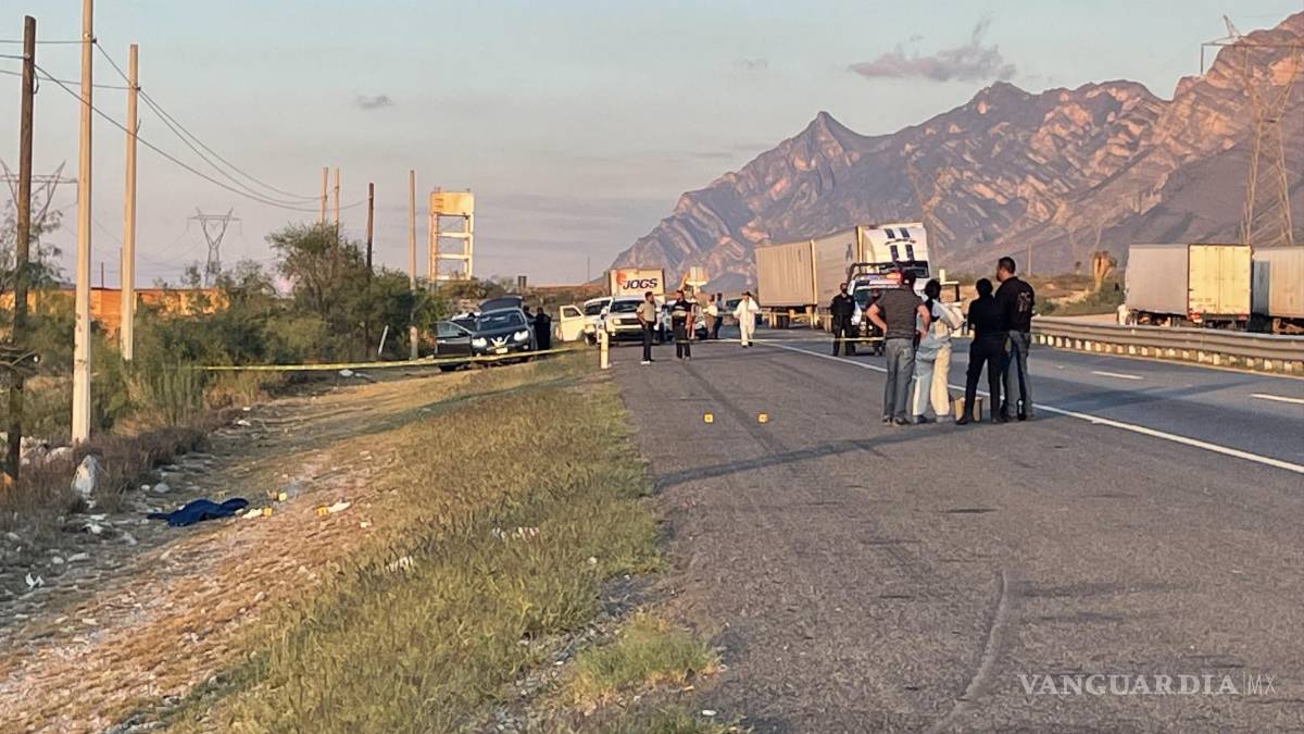 Hallan a hombre con 4 impactos de bala a orillas de la carretera Monterrey-Saltillo