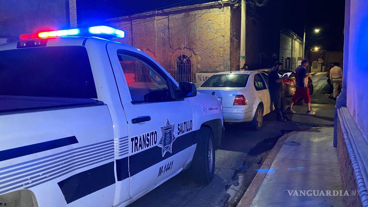 En el centro de Saltillo, choque provoca lesiones a mujer embarazada