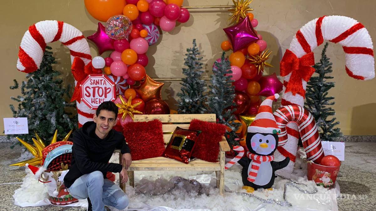 El arte y negocio de decorar pinos de Navidad persiste en Saltillo