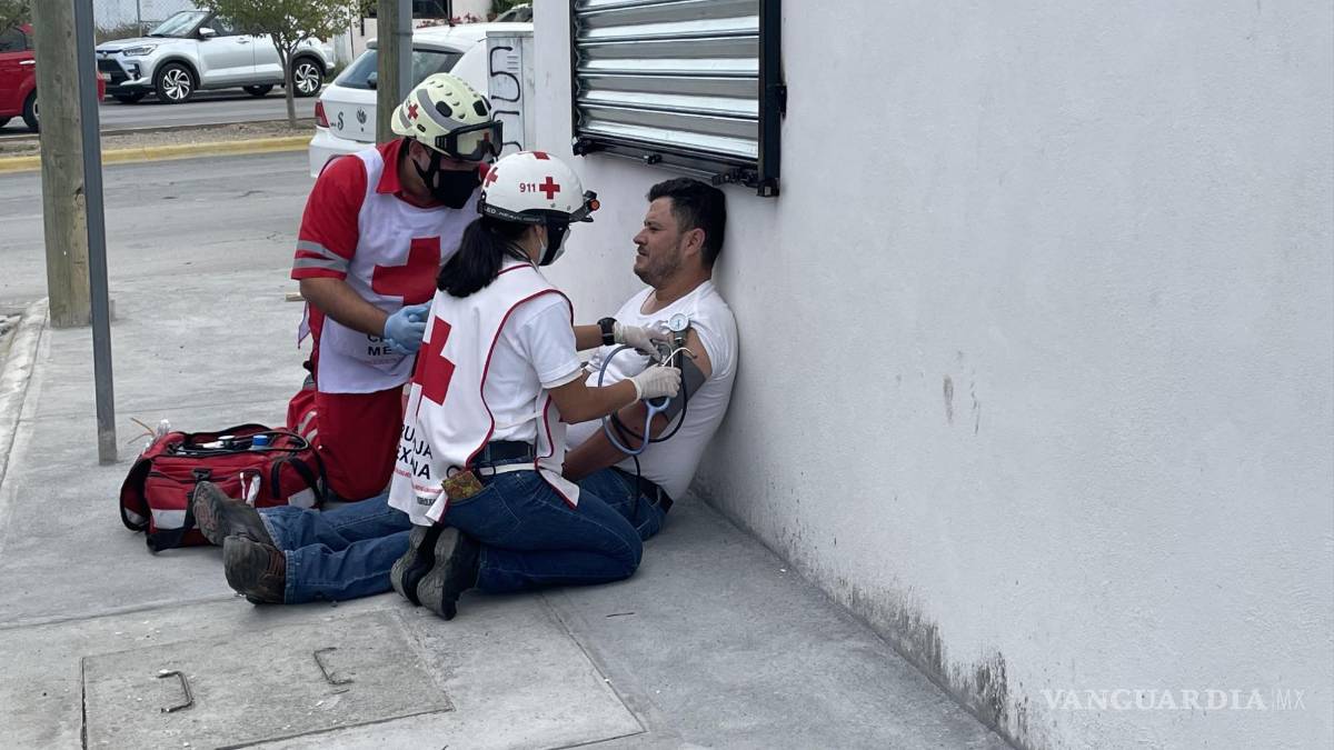 Conductor en Saltillo embiste a un motociclista; después huye