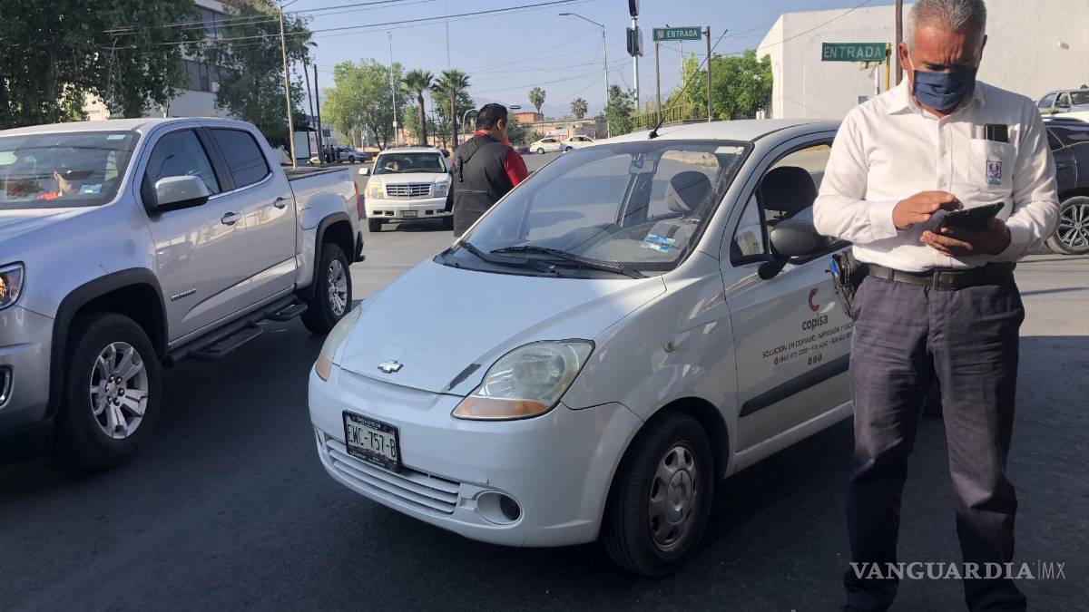 Automovilista le da empujón a mujer en la República, Saltillo