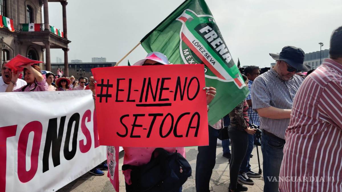 Miles se congregan en Monterrey en defensa del INE y rechazo al Plan B