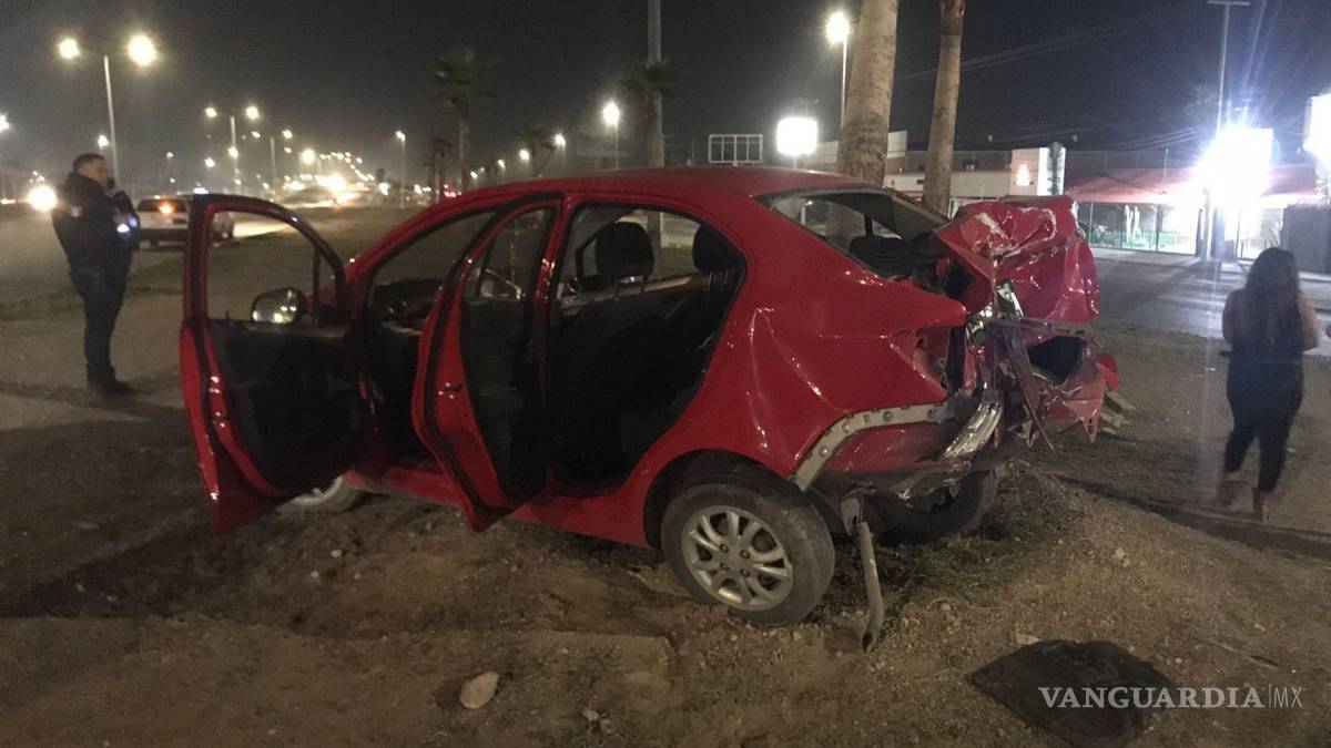 Resulta ilesa de volcadura conductora alcoholizada en Saltillo