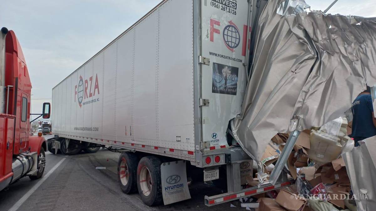Doble accidente en la Carretera Saltillo-Matehuala bloquea la circulación