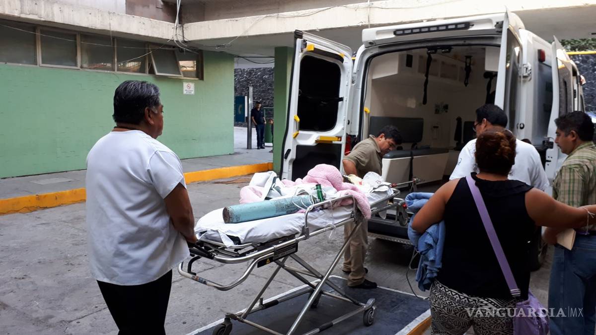 Trasladan a niña monclovense con hidrocefalia a hospital de Monterrey