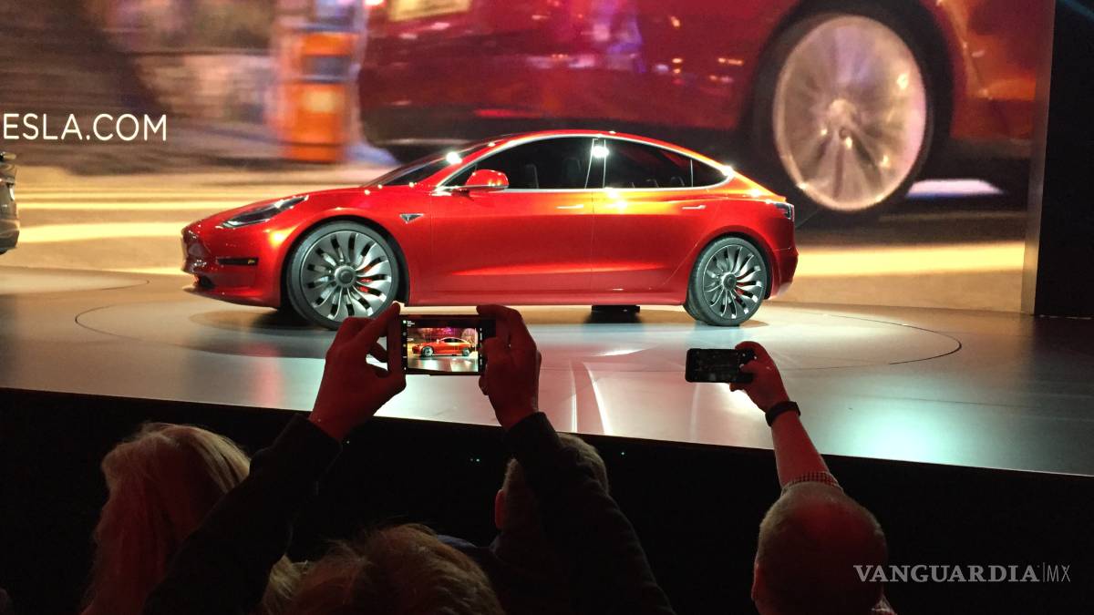 Tesla vende 253 mil autos en las primeras horas de su lanzamiento
