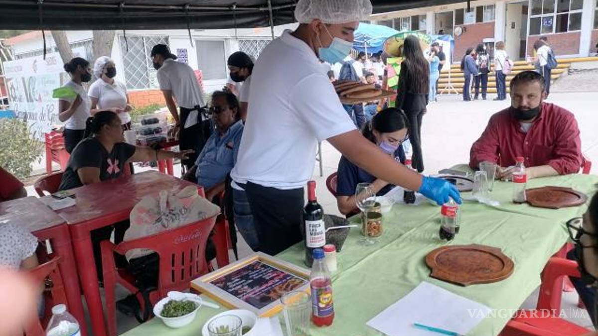 Alumnos del CETis 48 en Saltillo montan taquería, en clase experimental