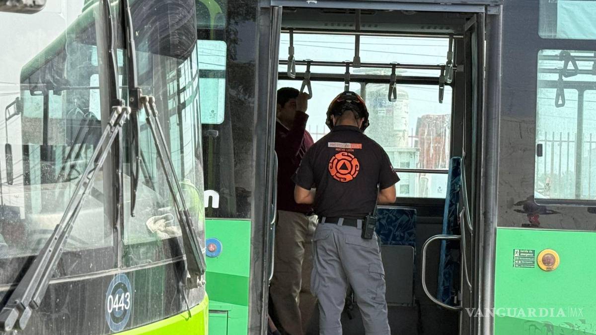 Choque de dos camiones y un tráiler deja 29 lesionados, en Nuevo León