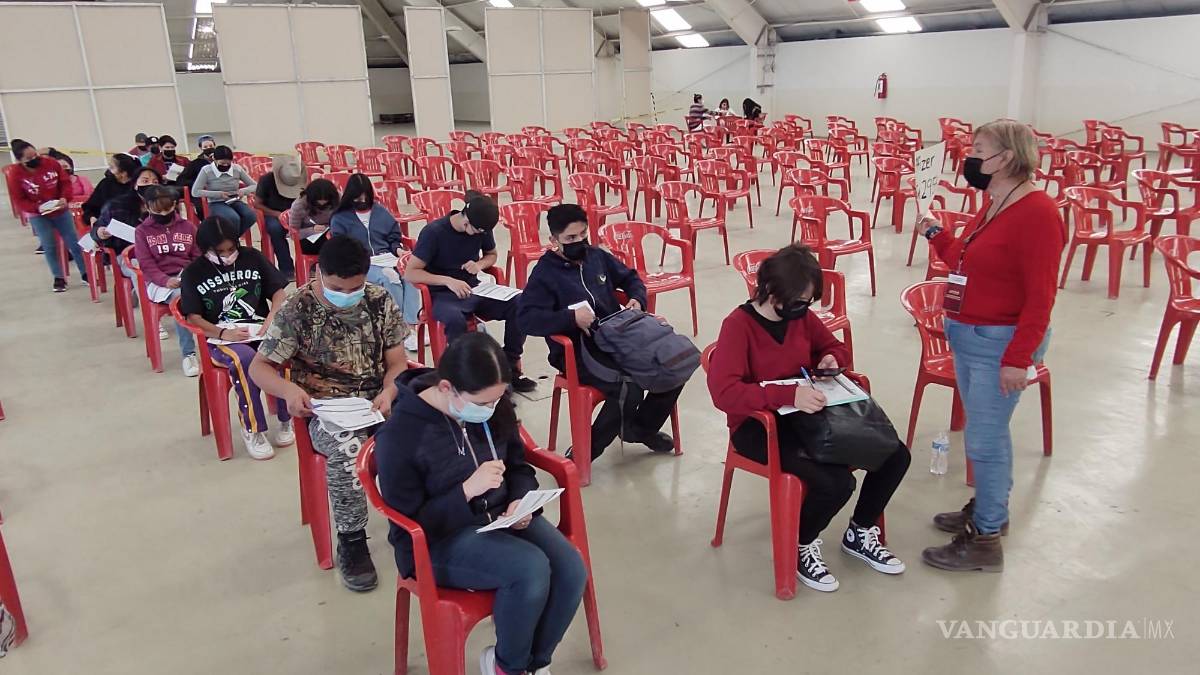 Destinan más de 20 mil vacunas Pfizer para menores de 14 años y rezagados de 17 años para sureste de Coahuila